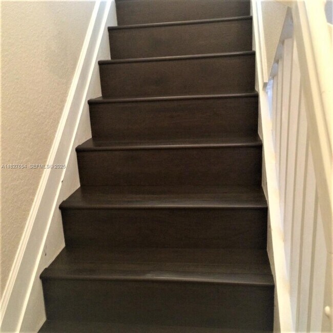 Building Photo - 4104 NE 24th Dr