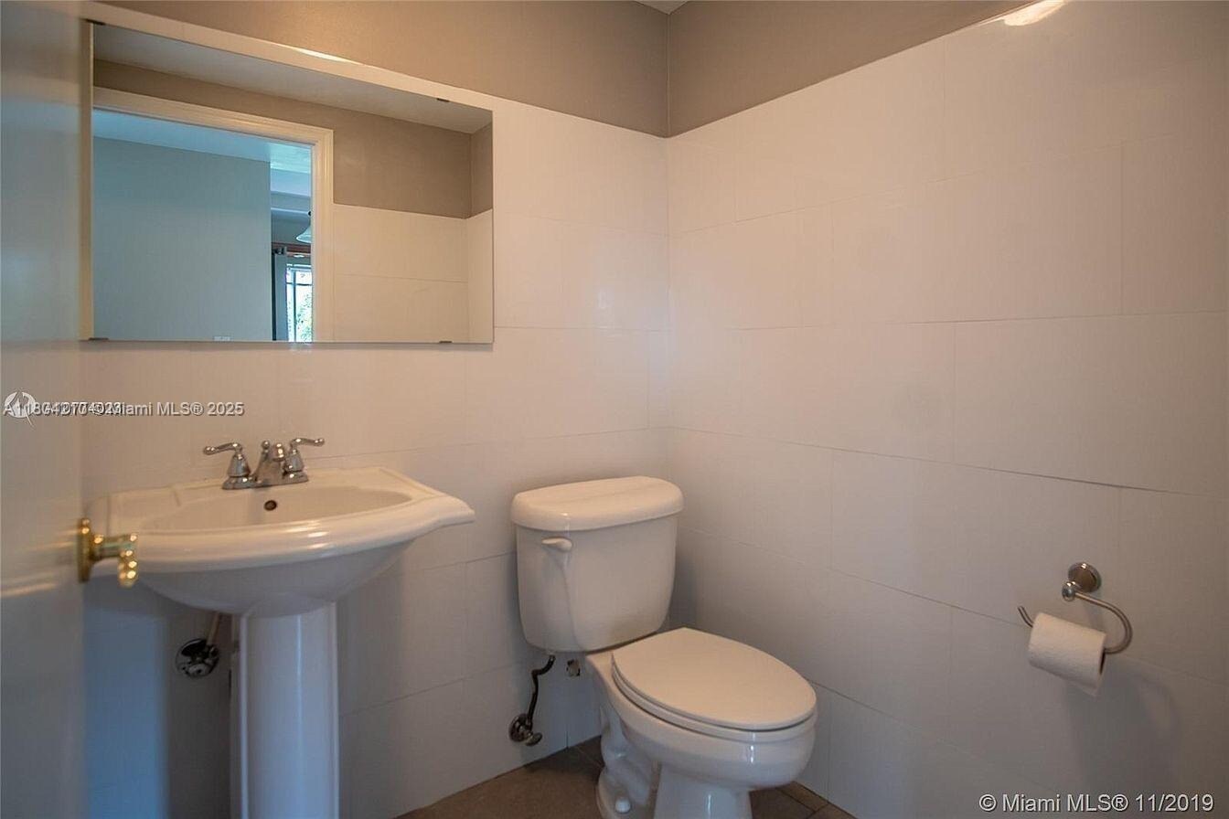Building Photo - 1843 SW 138th Ave