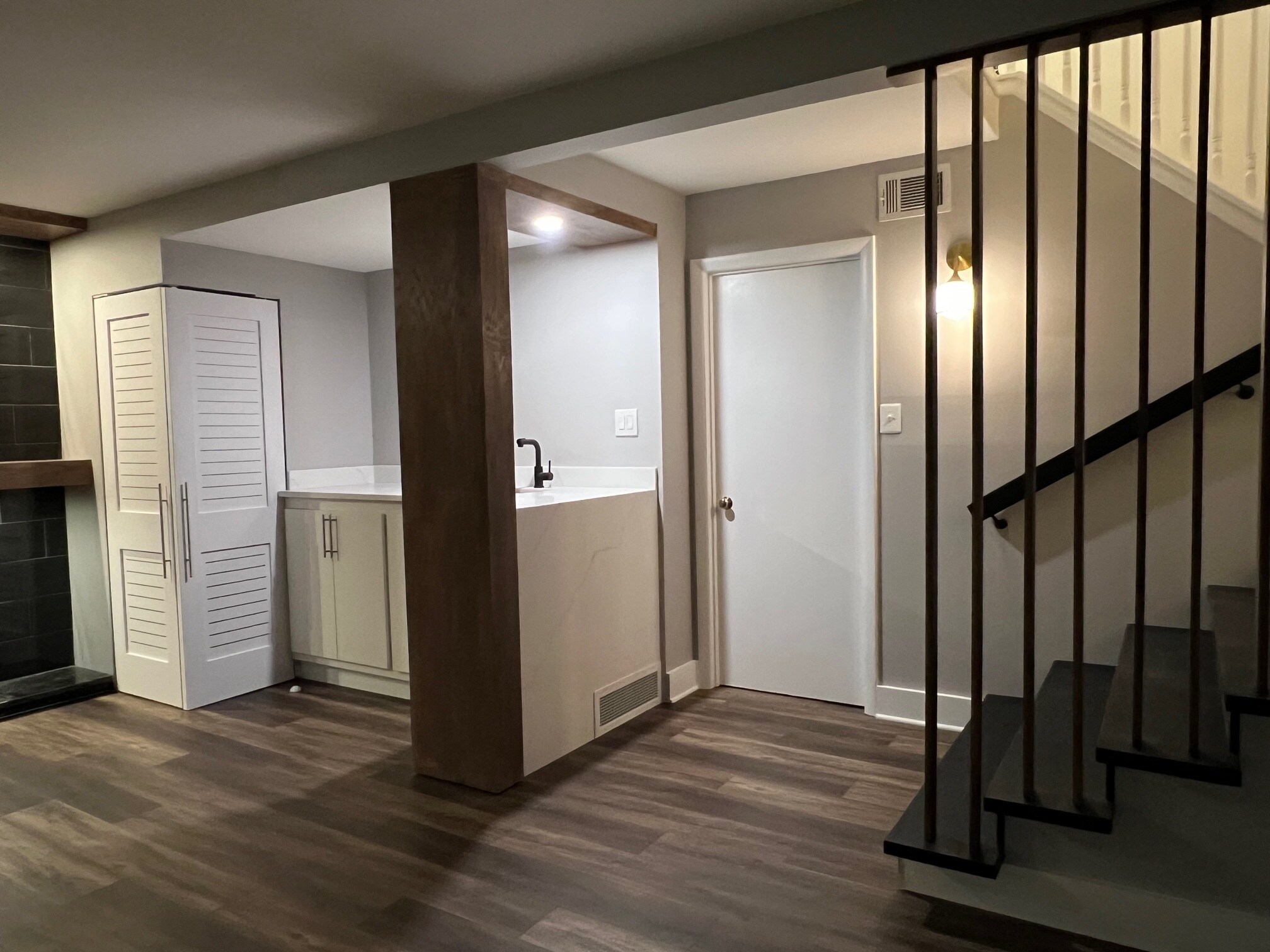 Building Photo - 220 Sugarland Run Dr