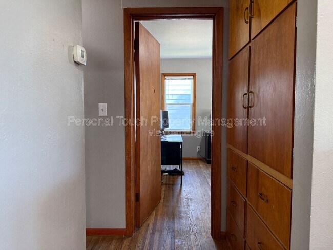 Building Photo - 413 22nd St S