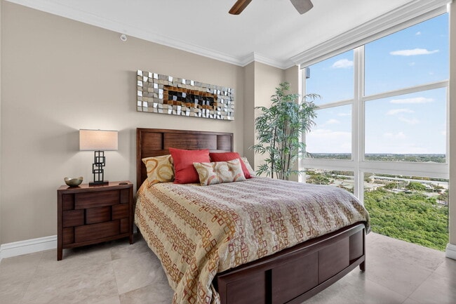 Building Photo - 700 E Boynton Beach Blvd