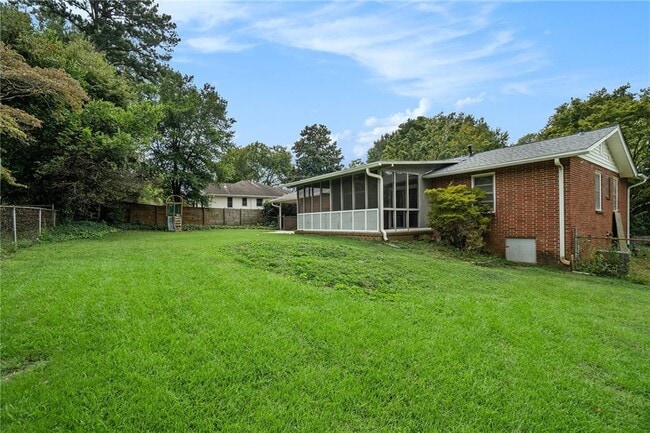 Building Photo - 1225 Laurel Hill Dr