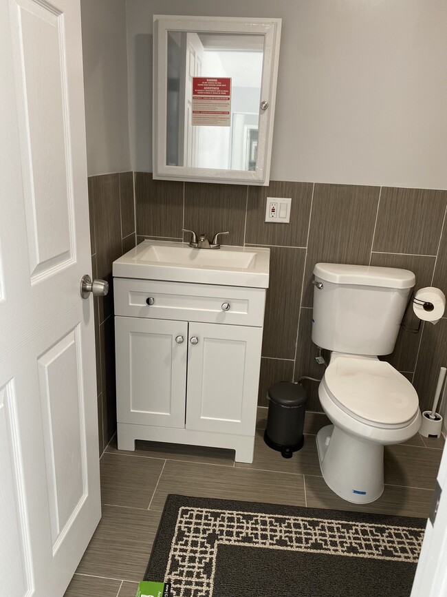 Building Photo - 337 N Vista St