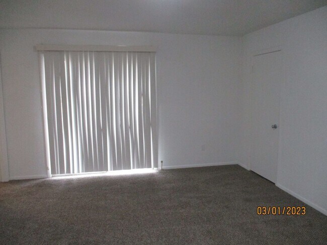 Building Photo - 212 Hallbrook Dr