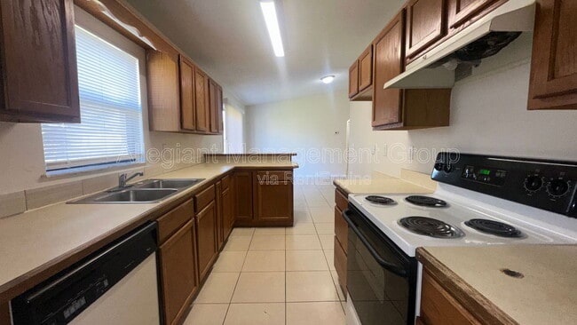 Building Photo - 165 Toluca Dr