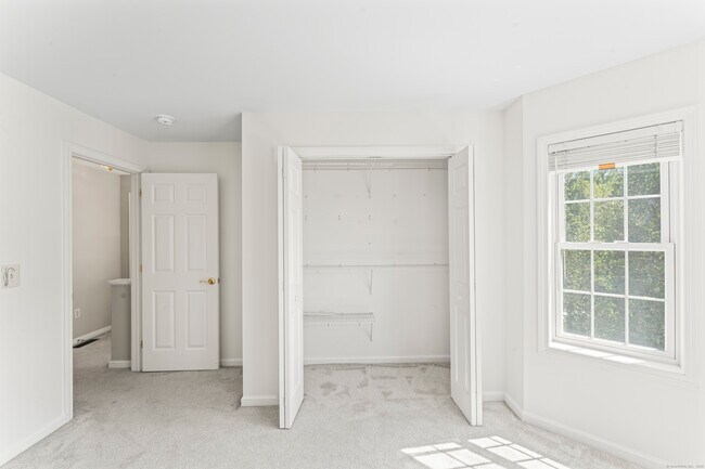 Building Photo - 601 Larson Dr