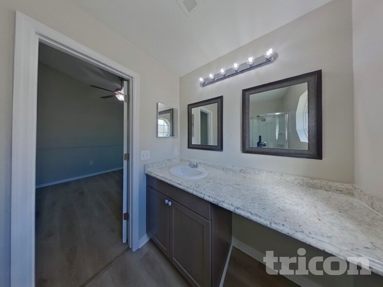 Building Photo - 250 Canterbury Ct