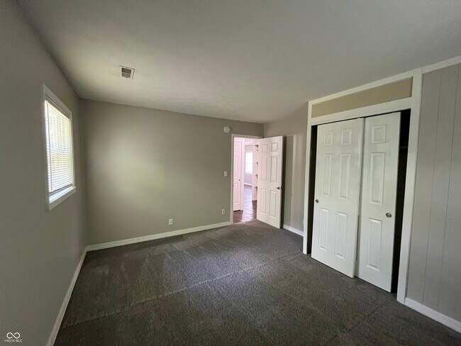 Building Photo - 3831 Bennett Dr