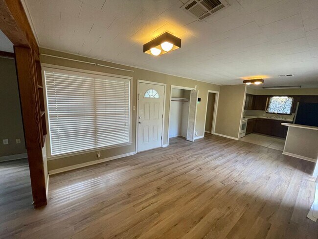 Building Photo - 660 Enfield Ln, Beaumont, TX 77706