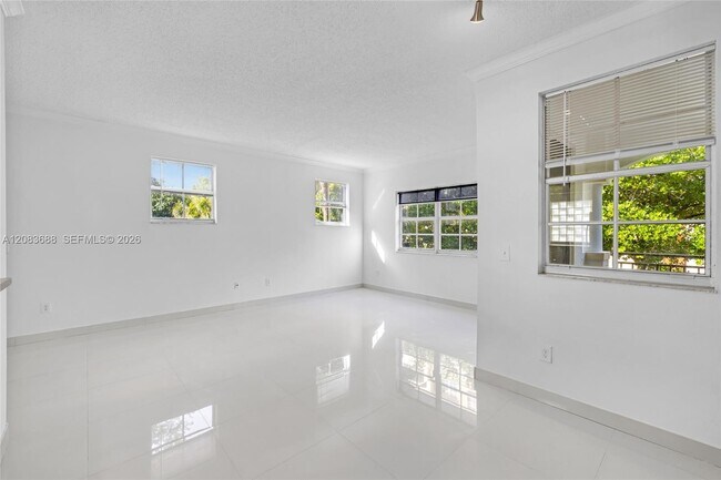 Building Photo - 3125 NE 184th St