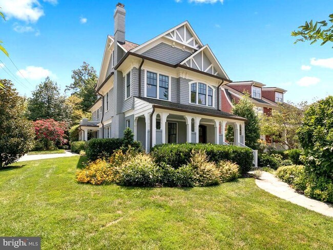 Building Photo - 4400 Elm St