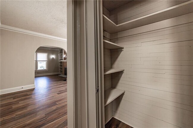 Building Photo - 1029 Katherwood Dr SW