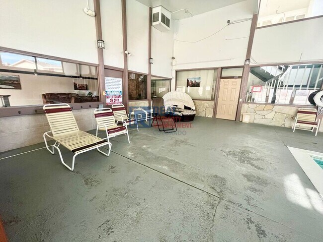 Building Photo - 392 W Rockrimmon Blvd