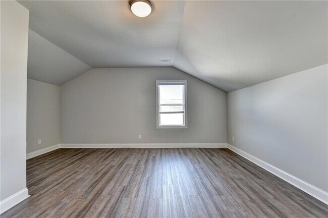 Building Photo - 840 Champagne Ln