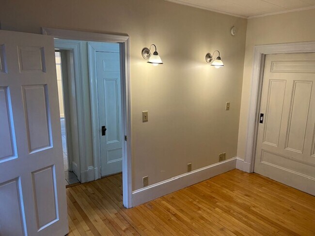 Building Photo - 66 Main St