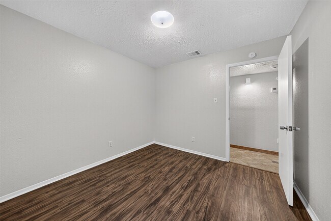 Building Photo - 3107 Pecan Point Dr