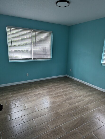 Building Photo - 2010 Seminole Blvd S