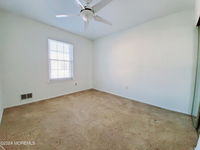 Building Photo - 912 Wellington Pl