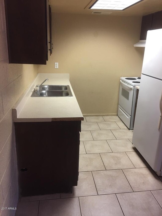 Building Photo - 7010 N 68th Dr