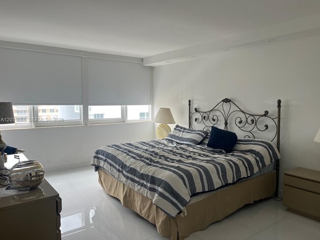 Building Photo - 2030 S Ocean Dr