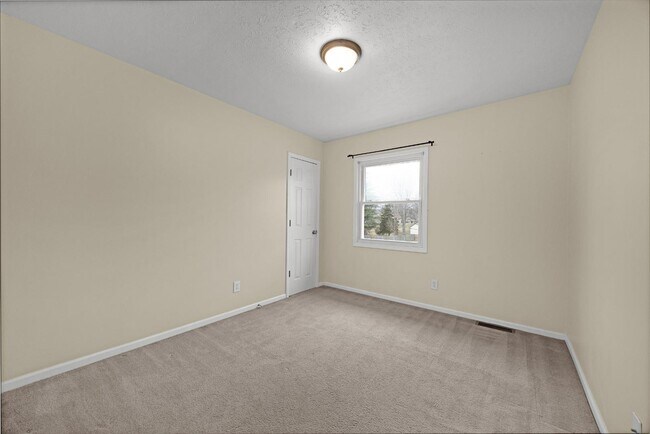 Building Photo - 611 Harvard Dr