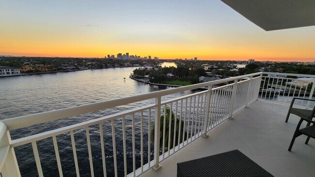 Building Photo - 511 Bayshore Dr
