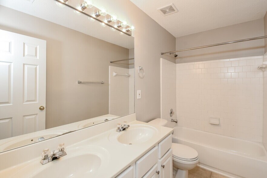 Building Photo - 3740 Ridgefair Dr