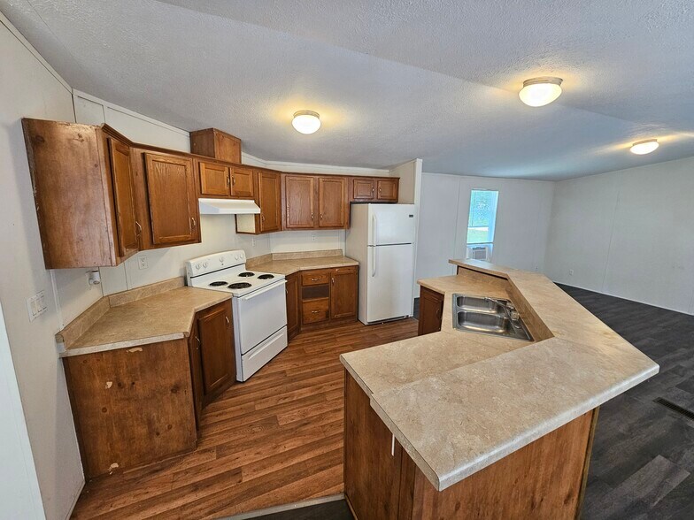 Primary Photo - 1225 Osteen St