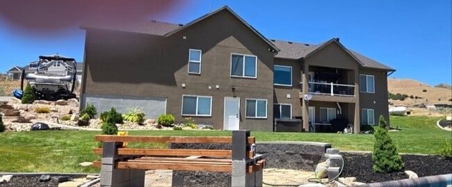 Building Photo - 1855 W Ridgeline Rd