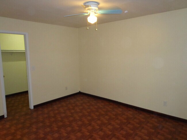 Building Photo - Cozy 2/1 Home in Sunrise!