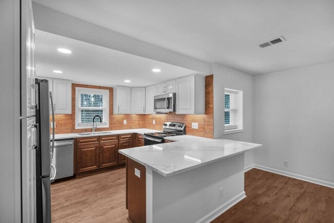 Building Photo - Renovated House on Corner Lot!