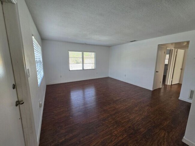 Building Photo - Charming 2 bed 1 bath garage apartment in the heart of down town Orlando