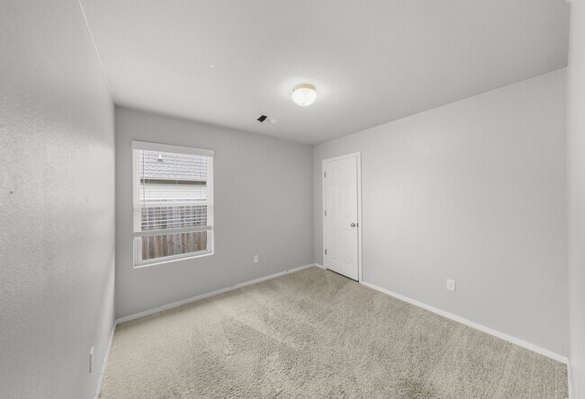Building Photo - 4 Bedroom 2 Bath in Morningside Estates