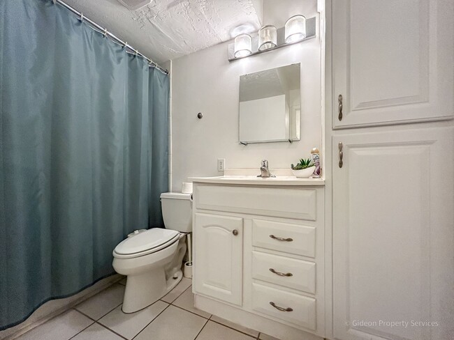 Building Photo - Adorable 1/1 in Tumblin Creek