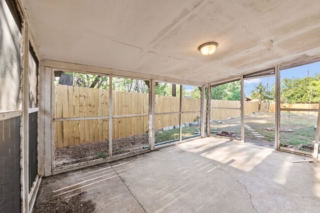 Building Photo - Bright and Inviting 3-Bedroom with Private...