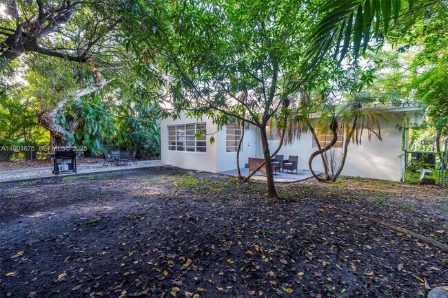 Building Photo - 230 NE 2nd Pl