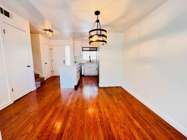 Building Photo - Move-in Ready 2BD/2.5BA Townhome in Westsi...