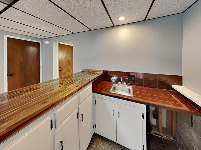 Building Photo - 412 Harold Dr