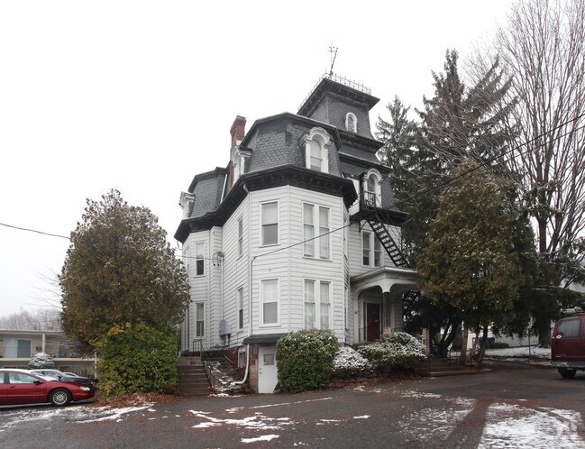 Primary Photo - 88 Main St