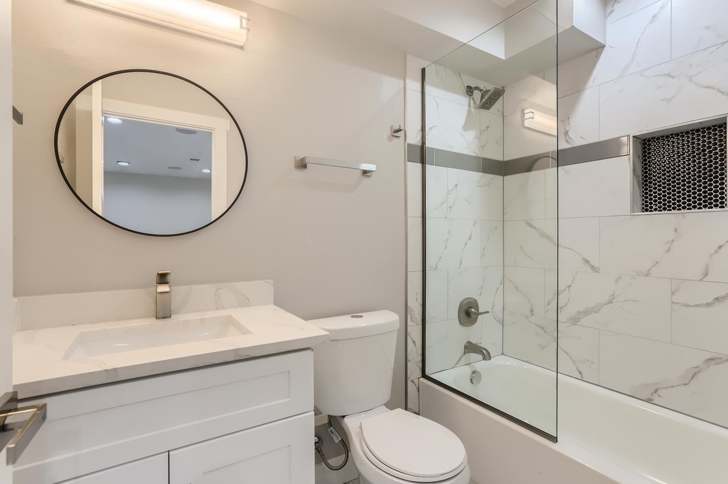 Building Photo - Exquisite Lincoln Park townhouse near 10th & Osage Station