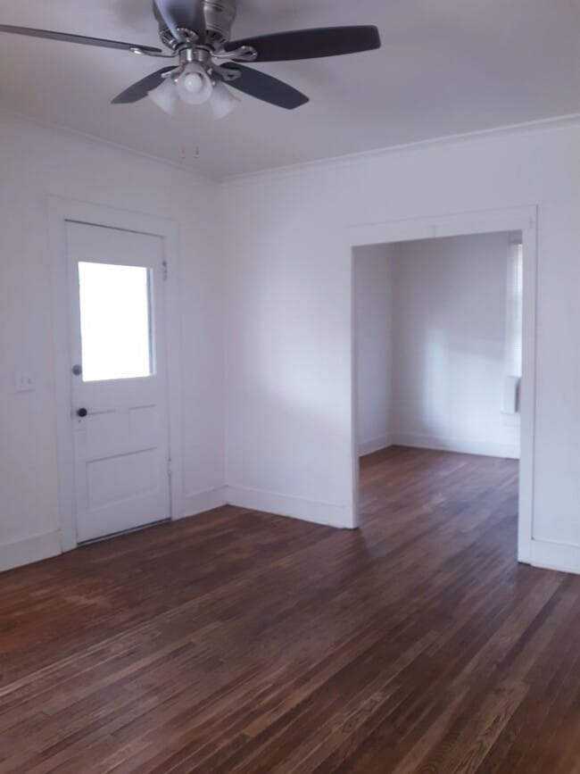 Building Photo - AVAILABLE NOW!! 2 Bedroom with Office spac...