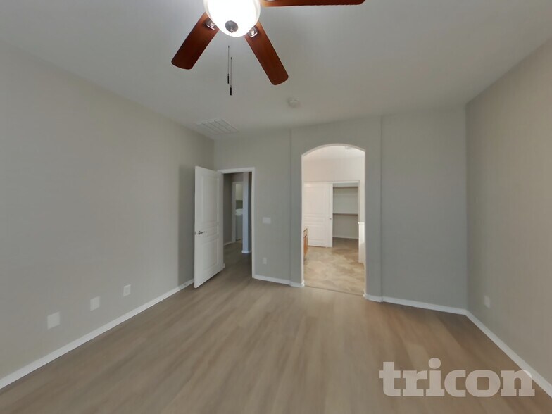 Building Photo - 6624 S 45th Glen