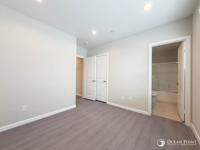 Building Photo - 3 Bedroom Condo for Rent in Oxnard by the ...