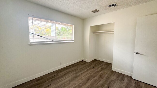 Building Photo - 50 Shadow Ln