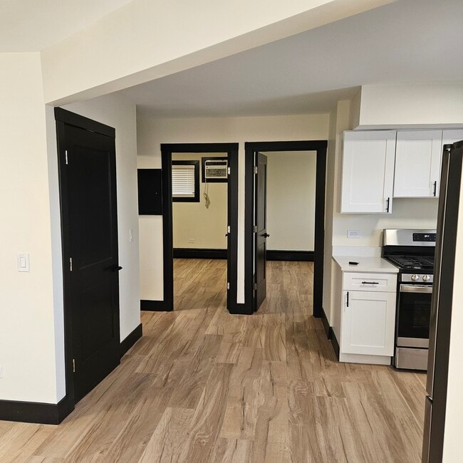 Building Photo - 1115 E Algonquin Rd