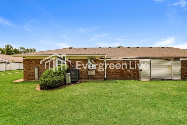 Building Photo - 5919 Troy Villa Blvd