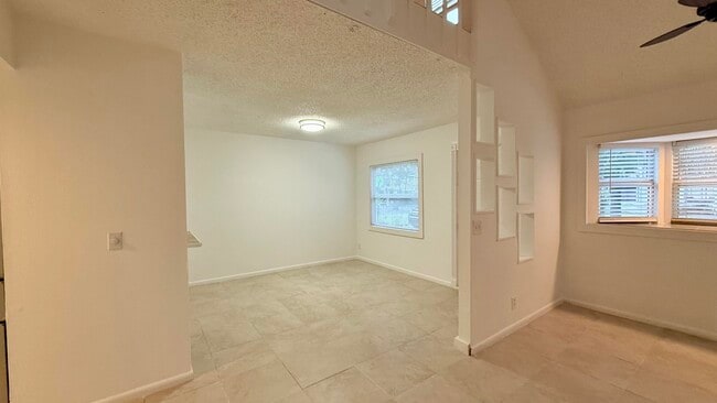 Building Photo - 9243 Green Meadows Way