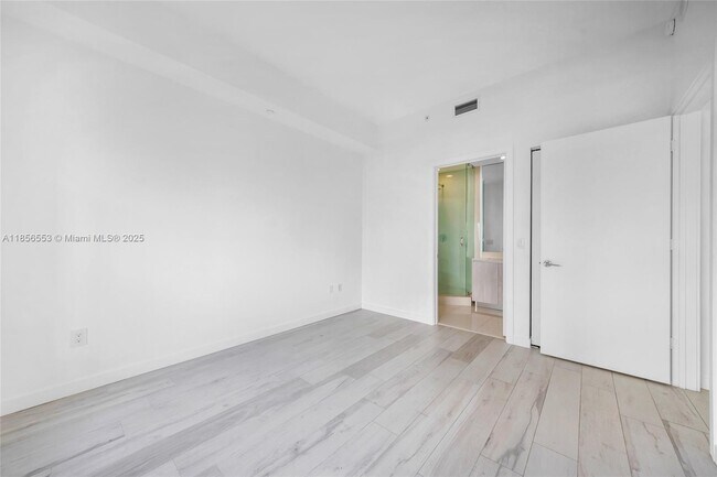 Building Photo - 480 NE 31st St