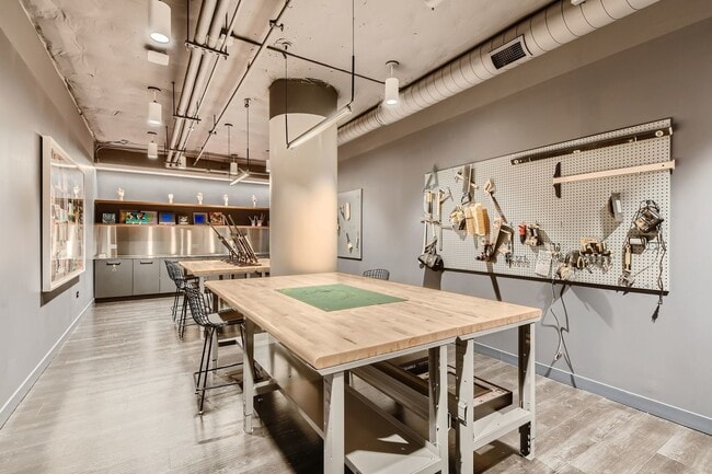 Building Photo - 211 N Harbor Dr