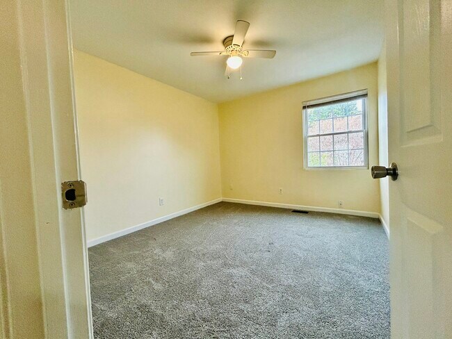 Building Photo - 718 Spence Cir